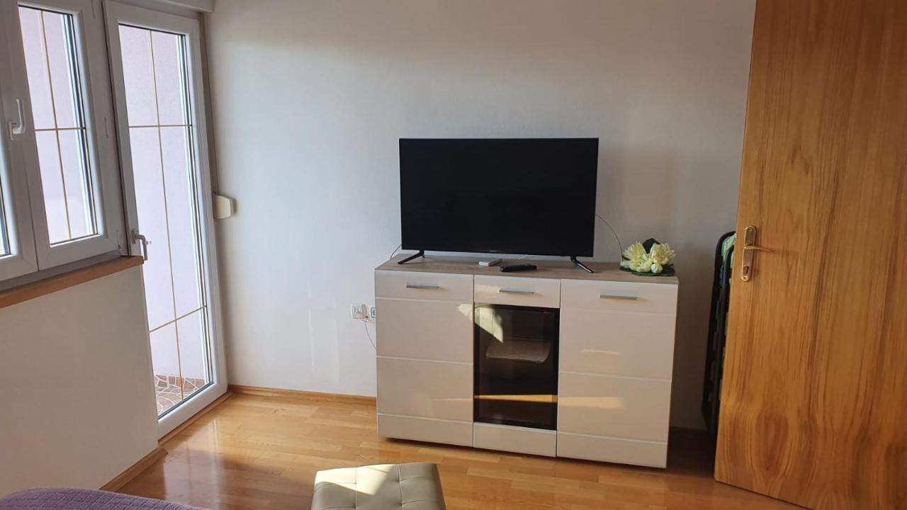 Apartman Lavanda เปโรย ภายนอก รูปภาพ